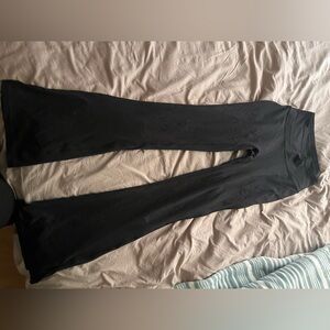 Young La flare leggings